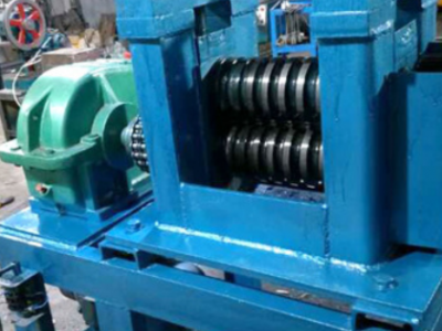 旭華自動(dòng)化設(shè)備廠家專供夾頭機(jī) 沖床下料機(jī)切料模具等