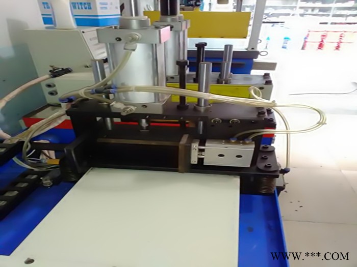 高精度伺服馬達(dá)送料   精度可控制0.1mm     銅鋁型材切割機(jī)    圓鋸機(jī)  全自動(dòng)切鋁機(jī)