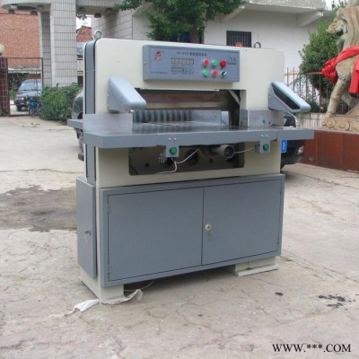 數(shù)顯切紙機(jī) 液壓切紙機(jī)廠家 液壓數(shù)顯切紙 供應(yīng)砂紙切紙機(jī)分切機(jī)