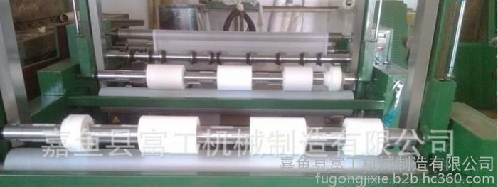 富工牌分紙機，分切機，紗布分割機，型號FG-1000嘉魚富工自主研發(fā)生產(chǎn)，一直被業(yè)類好評，設(shè)備速度快性能穩(wěn)定