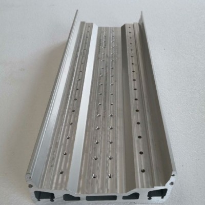 大用鋁合金加工中心 鋁素材生產(chǎn)鋁型材氧化噴涂電泳噴砂表面處理切削打孔深加工廠家