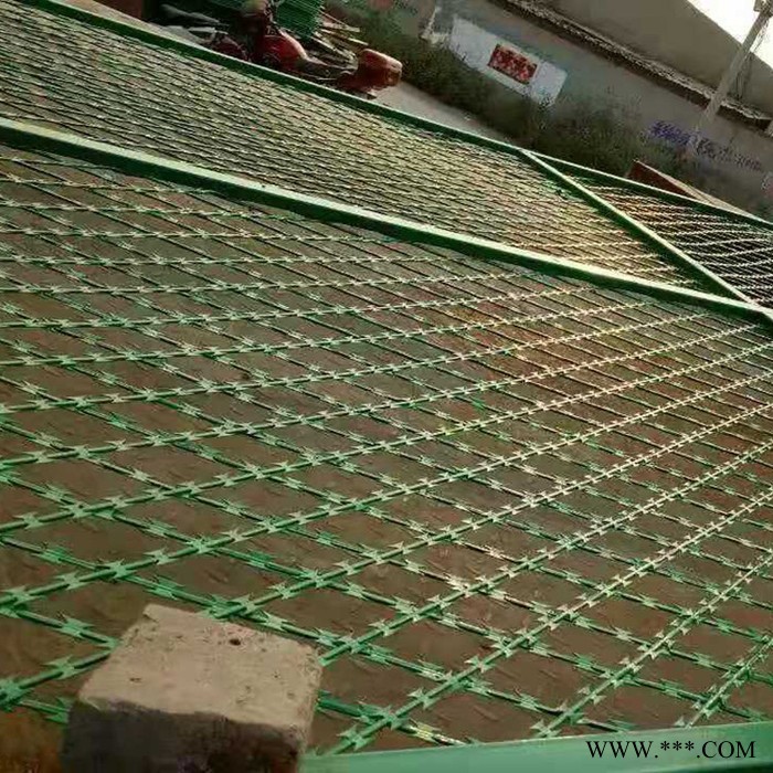 龐璐可定制  護(hù)欄網(wǎng)機(jī)場(chǎng)圍網(wǎng) 監(jiān)獄護(hù)欄網(wǎng) 電鍍機(jī)場(chǎng)護(hù)欄網(wǎng) 機(jī)場(chǎng)防護(hù)網(wǎng)