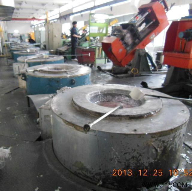 廠家定制300KG鋁合金溶解保溫爐 坩堝式壓鑄熔鋁爐 鋁錠熔化保溫爐 壓鑄澆注熔鋁爐