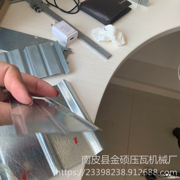 定做鋁板成型機器 鋁板成型機設備 鋁板成型機 金碩 生產(chǎn)各種 彩鋼冷彎設備