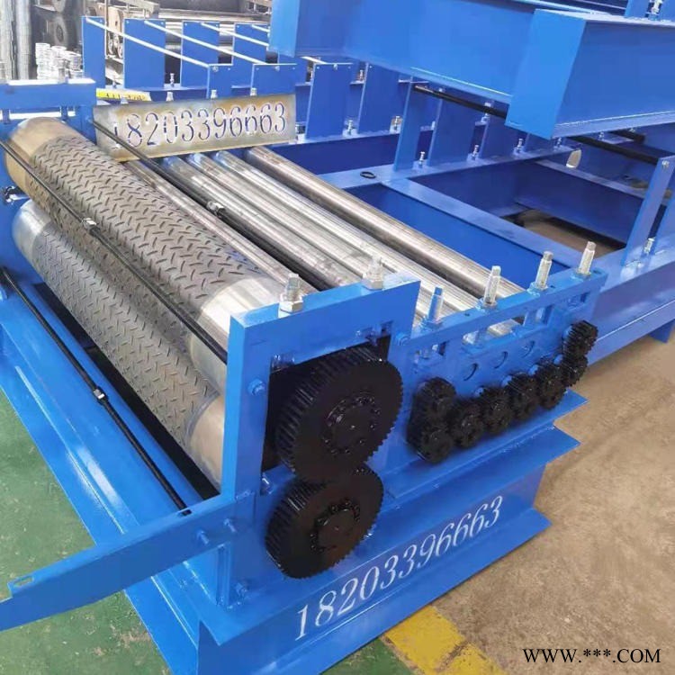 鋁板彩鋼板壓花機(jī) 卷板壓花機(jī) 彩鋼板壓花機(jī) 馳恒機(jī)械