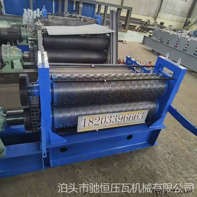 鋁板壓花機(jī)器 不銹鋼板壓花機(jī) 彩鋼板滾花機(jī) 馳恒